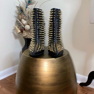Studded/spiked boots